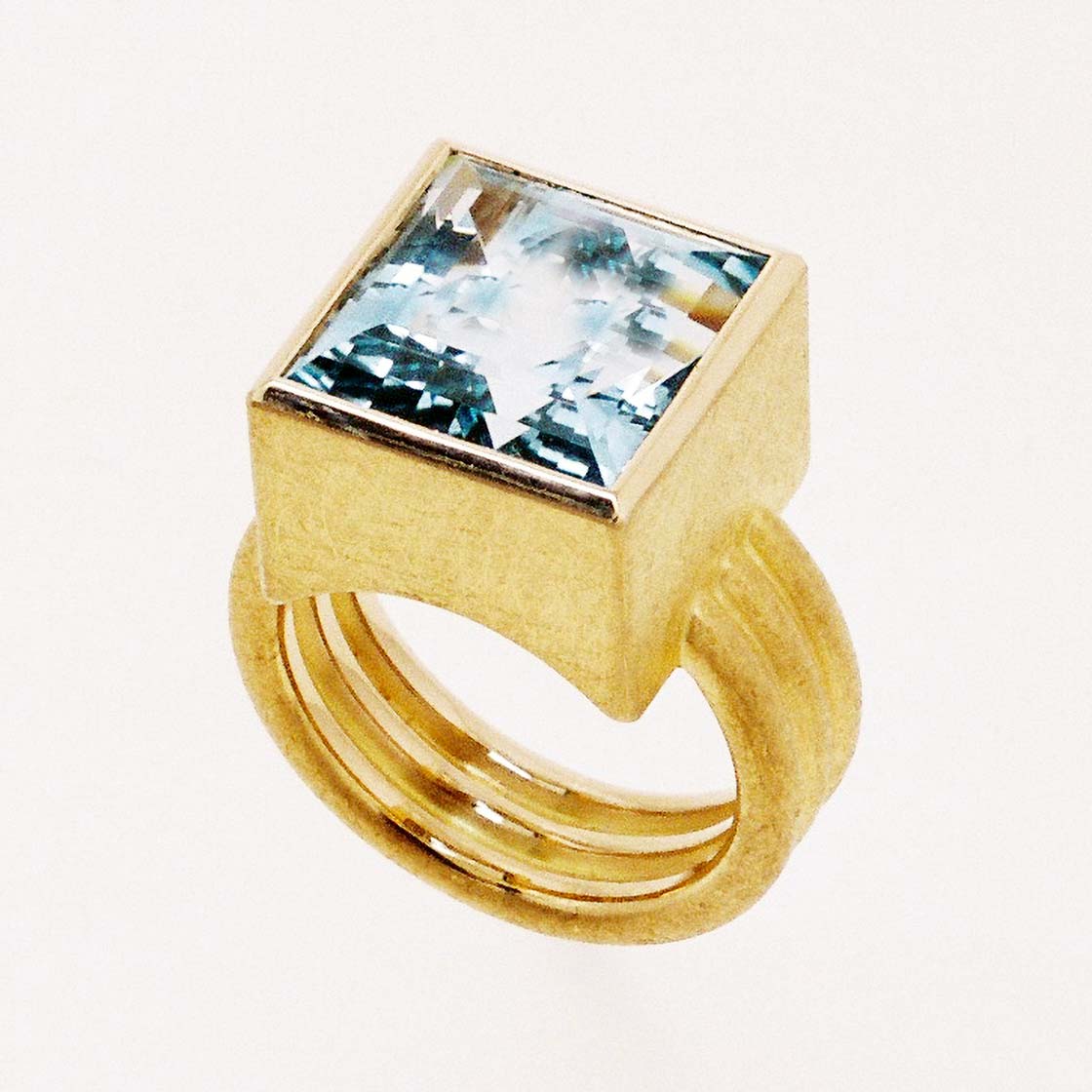 Ring, Gold 750 mit Blautopas 14mm (R-10011)