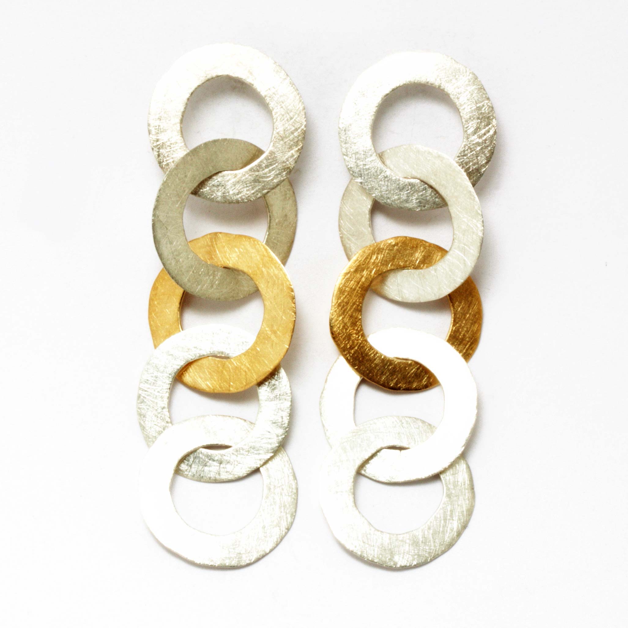 Ohrhänger aus Silber 925, Gold 750 Scheiben geschmiedet von Christian Heinze